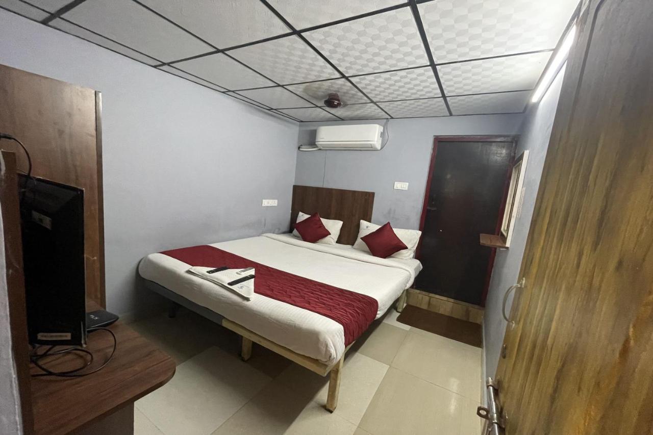 Skyry Hotel Iyyapanthangal Chennai Exteriör bild