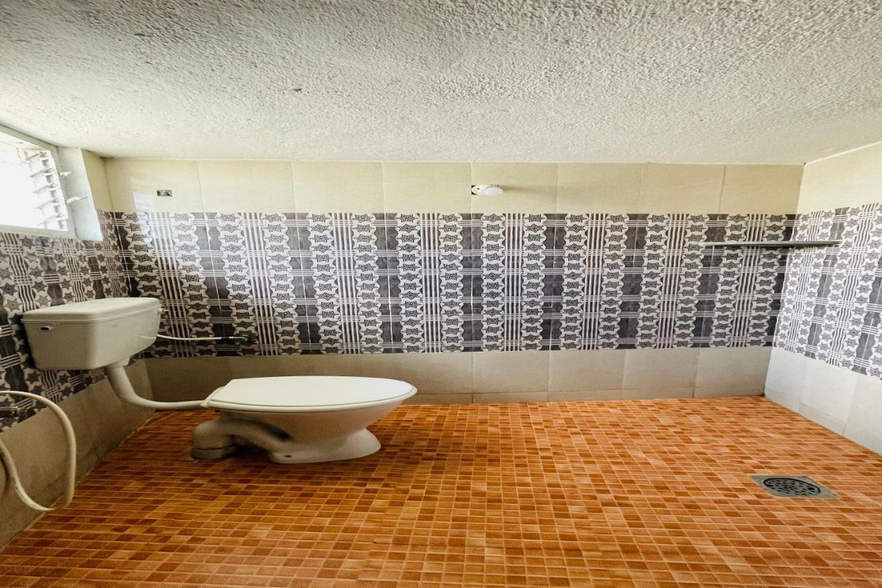 Skyry Hotel Iyyapanthangal Chennai Exteriör bild
