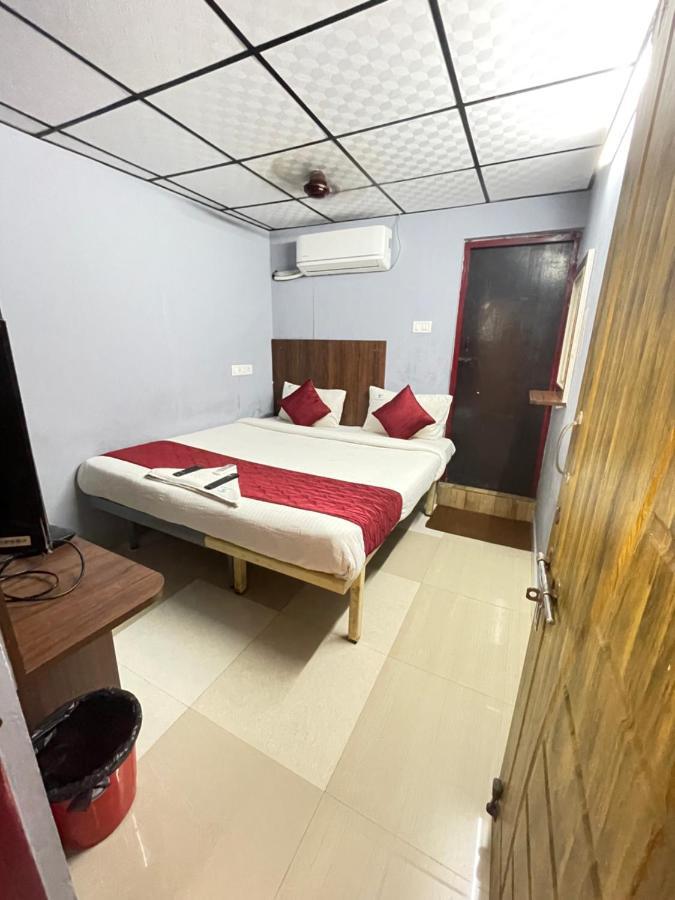 Skyry Hotel Iyyapanthangal Chennai Exteriör bild