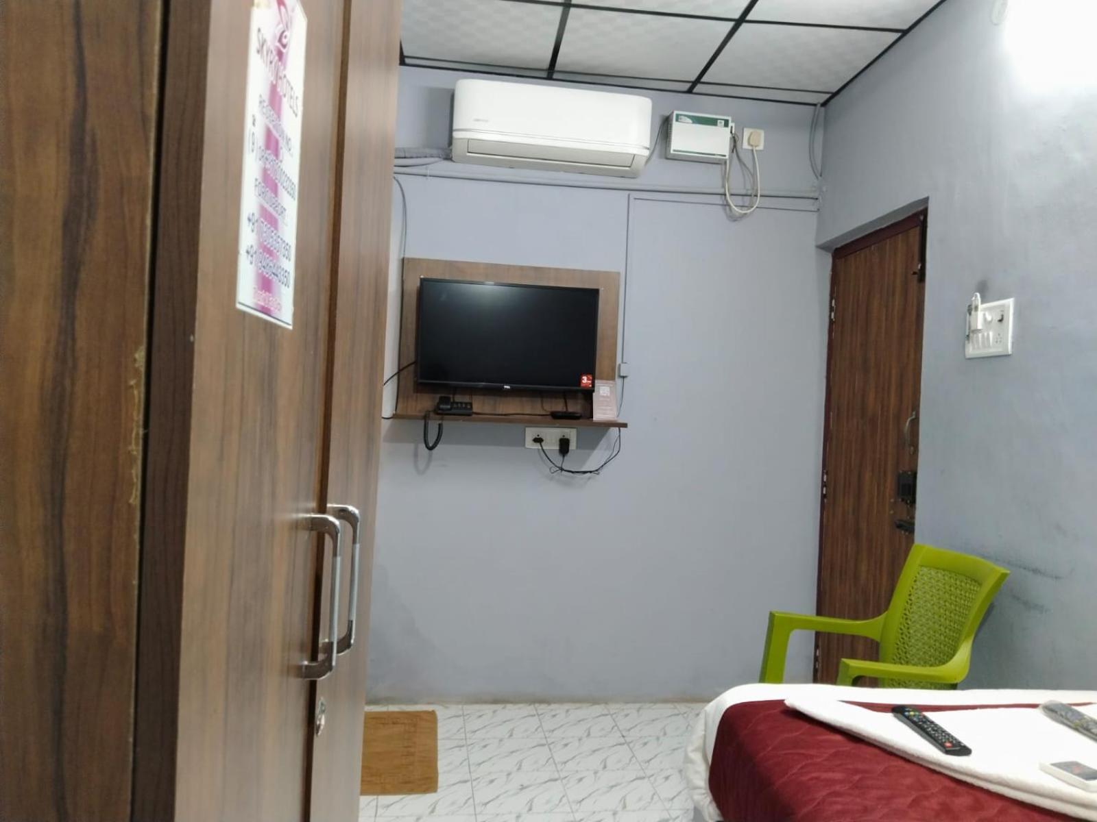 Skyry Hotel Iyyapanthangal Chennai Exteriör bild
